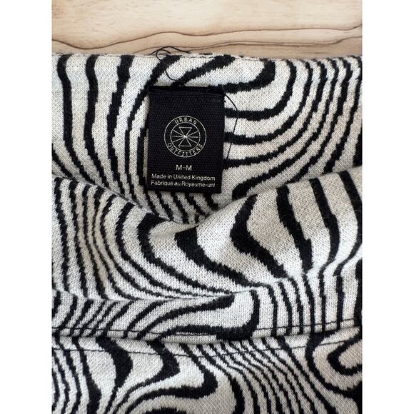 Urban Outfitters Women's Black and White Swirl Jacquard mini skirt Size M - Picture 3 of 3